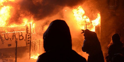 Bürgerkriegsartige Zustände: „Jugendliche“ setzen in Schweden Dutzende Autos in Brand