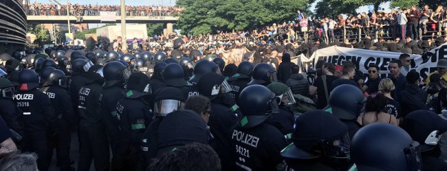 „Linksextremistische Terroristen“ veröffentlichten Bilder von Polizisten und sprechen Drohungen aus