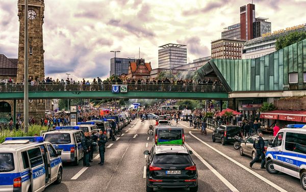 Politische Bankrotterklärung: CDU-Familienministerin fördert Proteste gegen Merz