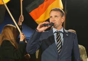 Höcke springt Siegmund bei: So kann Remigration gelingen
