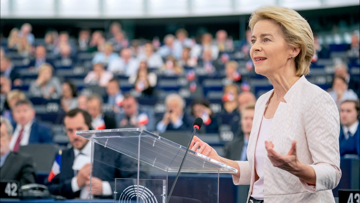 Verhöhnung pur: Ursula von der Leyen erhält Karlspreis 2025