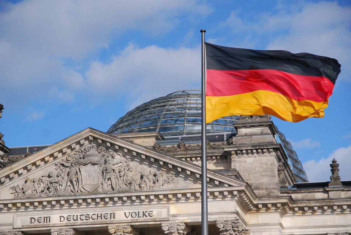 „Volkswirtschaftlicher Irrsinn“: Top-Ökonom zerlegt deutsche Migrationspolitik