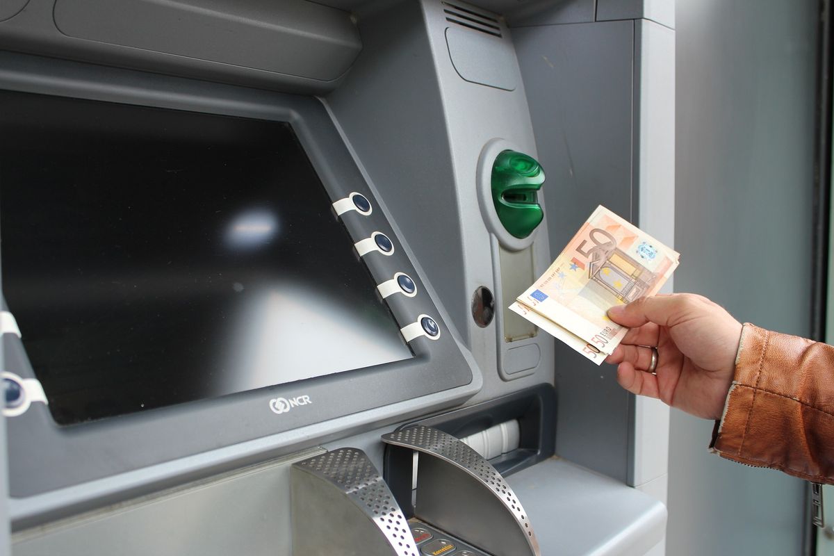 Deutsches Geld in alle Welt: Migranten überweisen Milliarden in die Heimat