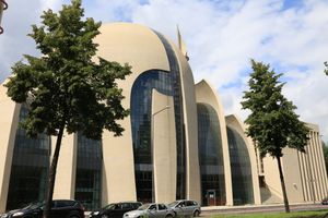 Rechte Vox-Partei stoppt Mega-Moschee in Sevilla: „Werden die Islamisierung nicht zulassen!“