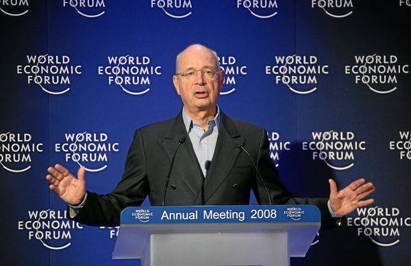 Beim WEF fliegen die Fetzen: Klaus Schwab will acht Millionen Schweizer Franken