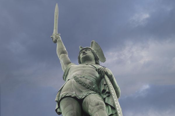 Riesen-Windräder im Teutoburger Wald: Nur die AfD kämpft für das Hermannsdenkmal