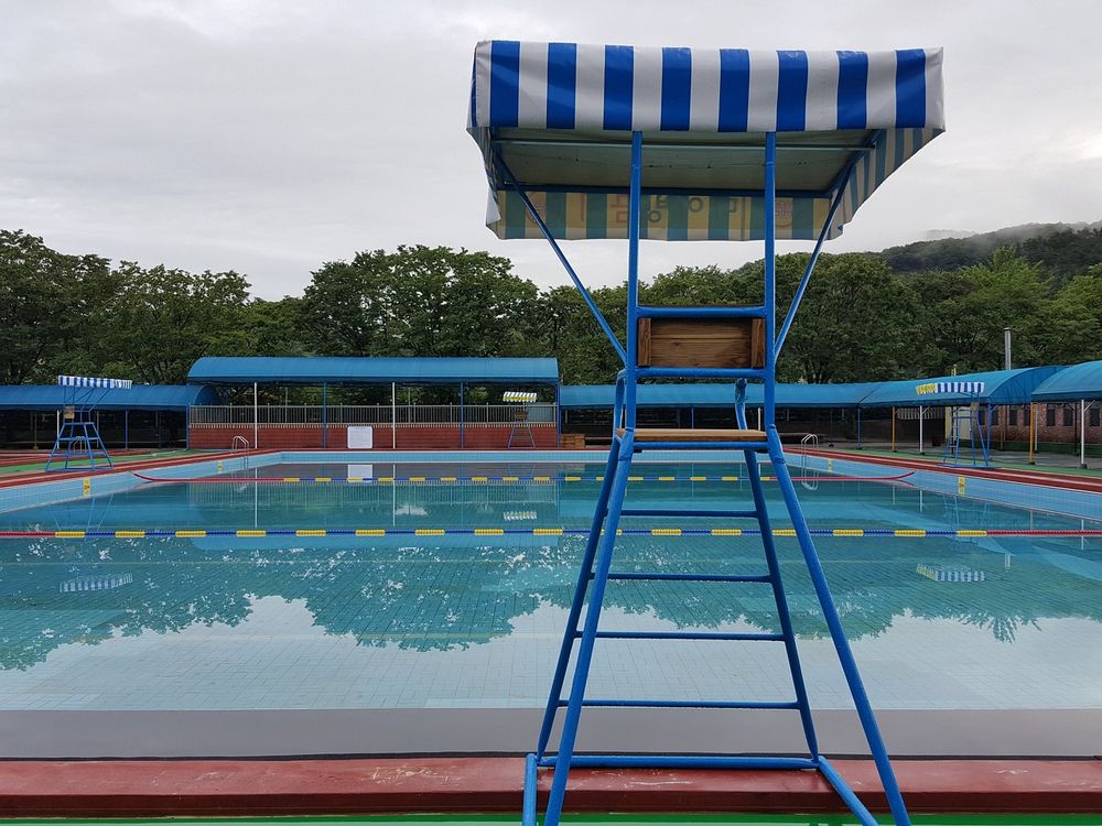 Der Elefant im Raum: Streit um Deutschpflicht im Freibad