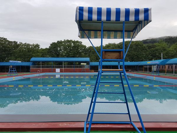 Kehler Freibad wird Frontgebiet: 60 nordafrikanische Badegäste wollen nicht zahlen