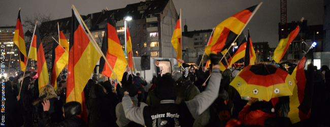 „Kruder Haufen, der sich PEGIDA nennt“: Altkanzler Schröder fordert „Aufstand der Anständigen“