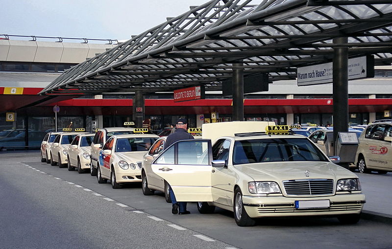Taxifahrt des Grauens: Jordanischer Amokfahrer fährt absichtlich Frauen um