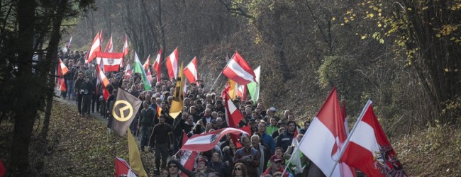 Österreich: über 1.000 Demonstranten gegen Asyl-Ansturm in Spielfeld