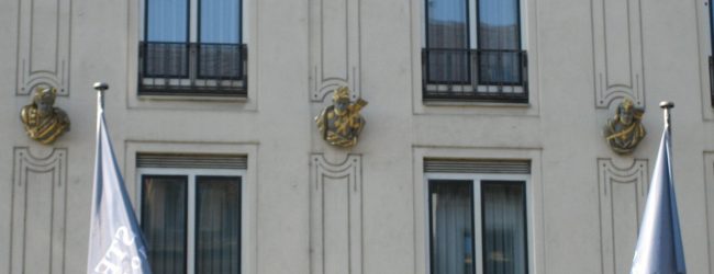 Amnesty International Augsburg fordert Umbenennung des Traditionshotels „Drei Mohren“