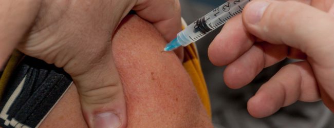Gelackmeierte Zweifach-Geimpfte: Ohne dritte Impfung bald wieder „ungeimpft“