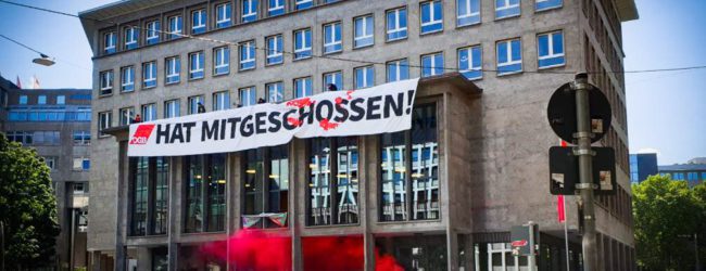 Identitäre mit spektakulärer Aktion: „Der DGB hat mitgeschossen!“