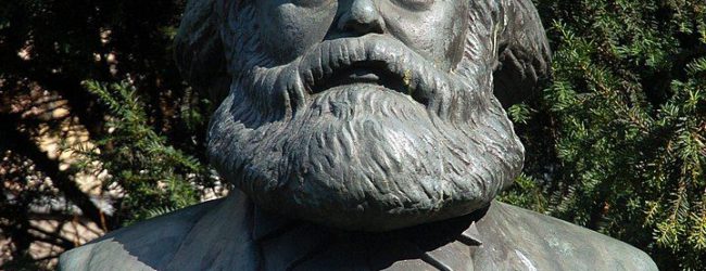 Beatrix von Storch verhüllt Marx Statue: Jetzt ermittelt der Staatsschutz