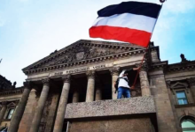 Etablierte am Hyperventilieren: Schwarz-weiß-rote Fahnen vor dem Reichstag