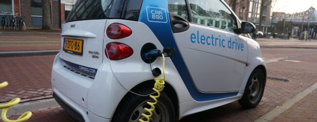 FPÖ schlachtet heilige Kuh: E-Autos in der Energiekrise verbieten!