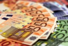Euro und Dollar gleichauf: Der Auftakt zur Talfahrt der EU-Währung?