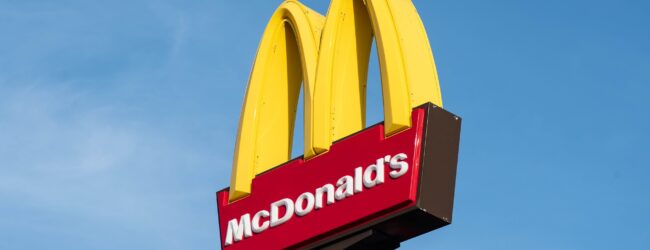 McDonalds und die westlichen Werte: Zum „Pride Month“ gibt´s „Rainbow-Sticks“