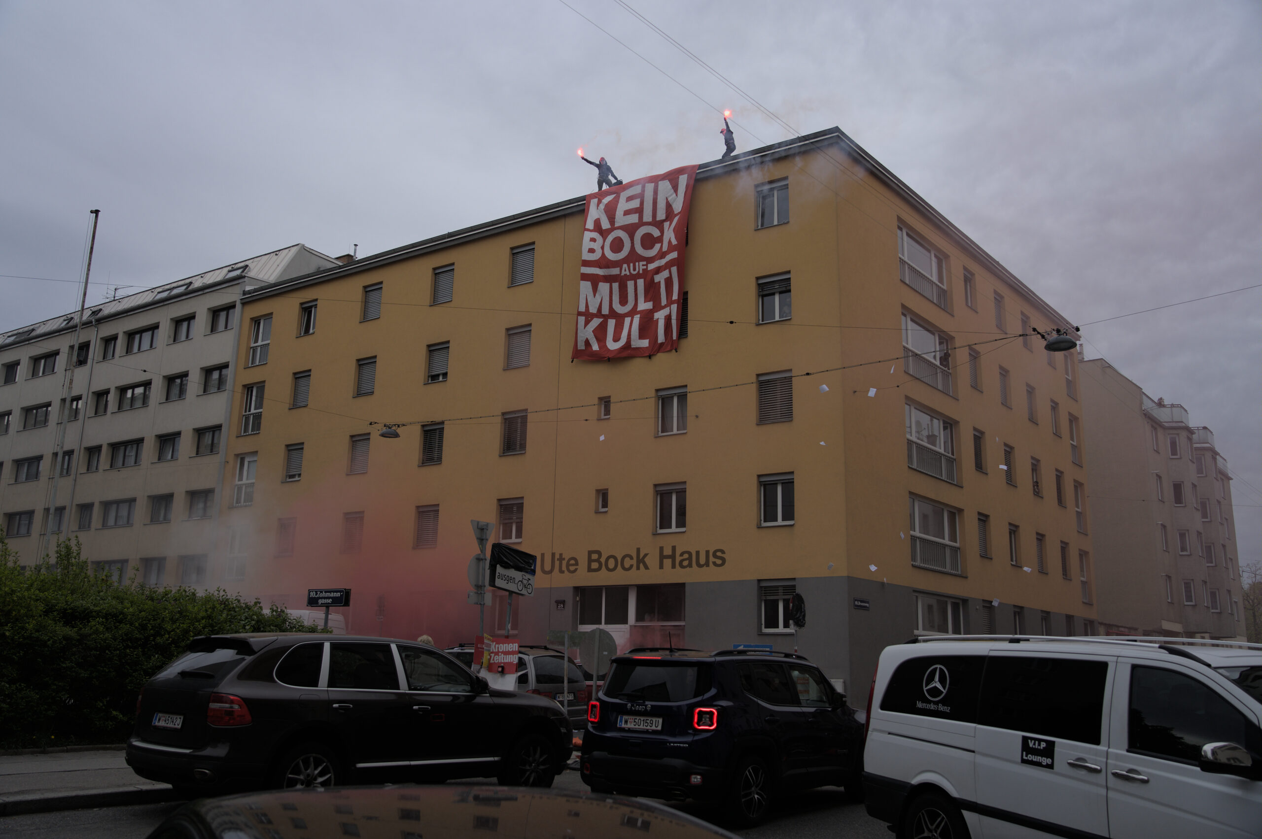 "Kein Bock auf Multi-Kulti" - Identitäre Aktion der "Patrioten in Bewegung" in Wien sorgt für Aufregung