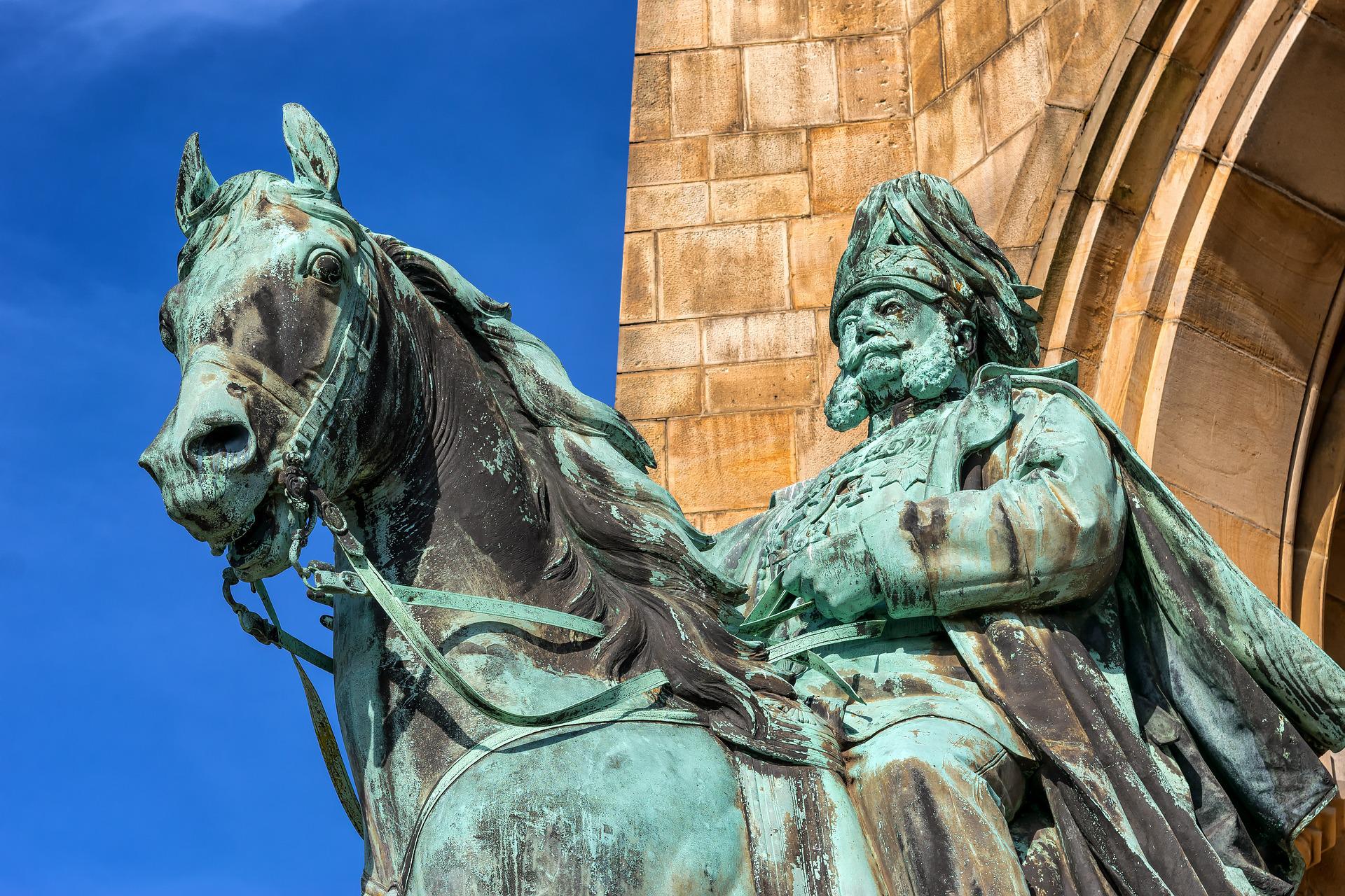 Bilderstürmer am Rhein: Muß das Kaiser-Wilhelm-Reiterdenkmal in Köln-Deutz verschwinden?