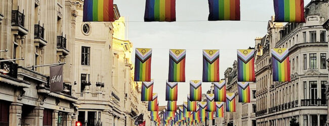 Der neue LGBTI-Totalitarismus: Londoner Nobelmeile versinkt in Schwulenbeflaggung