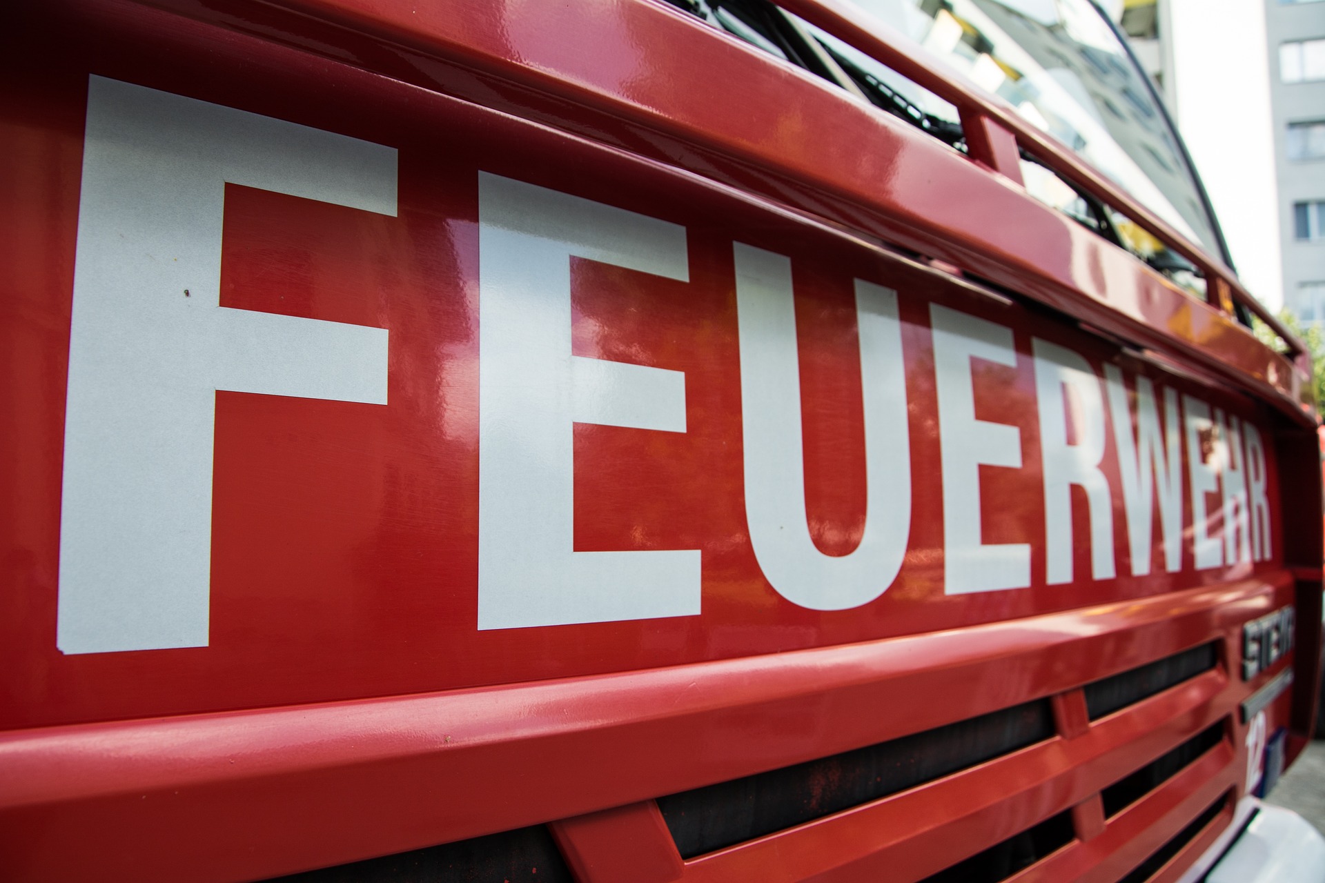 Flüchtlingsunterkunft brannte ab: Peinlich – es war kein „rechtsextremistischer“ Anschlag