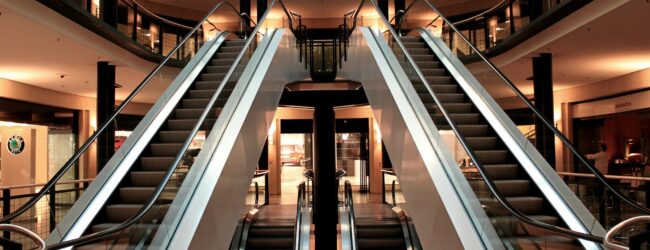 Deutschland schafft sich ab: Kaufhof, Saturn und Co. schalten Rolltreppen ab