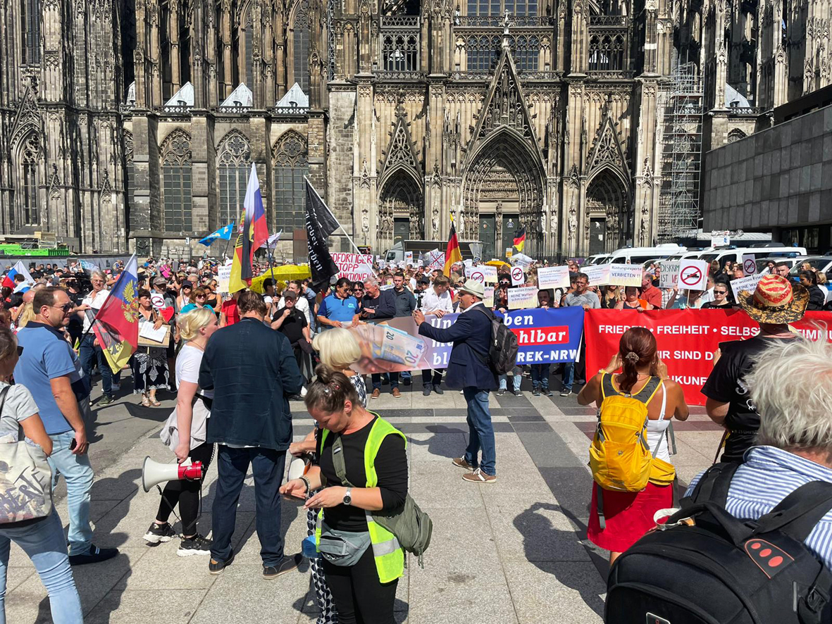 Politisches Signal: Deutsche und Russen demonstrieren in Köln gegen Ampel-Politik