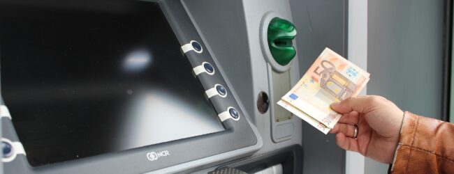 Durch die Hintertür zur Bargeld-Abschaffung: Jeden Tag wird ein Geldautomat gesprengt
