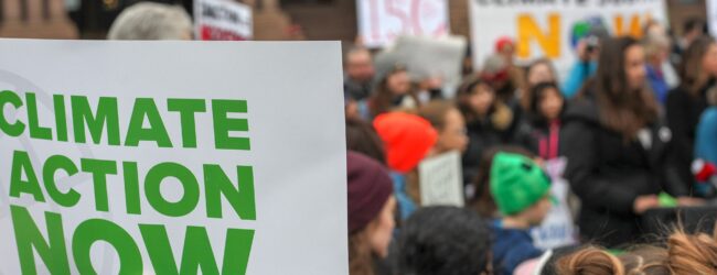 Skurril: München verhängt Kleber-Verbot gegen „Klima-Kleber“