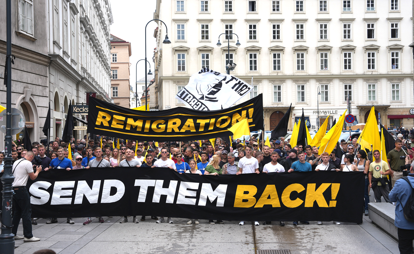 Heimspiel für Sellner: Identitäre demonstrieren für Remigration