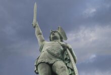 Riesen-Windräder im Teutoburger Wald: Nur die AfD kämpft für das Hermannsdenkmal