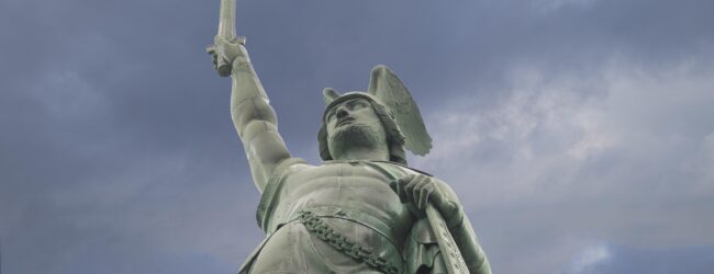 Riesen-Windräder im Teutoburger Wald: Nur die AfD kämpft für das Hermannsdenkmal